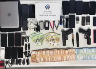 Εξαρθρώθηκε κύκλωμα που έκλεβε αυτοκίνητα, τα παραποιούσε και τα μεταπωλούσε – Έγιναν 13 συλλήψεις