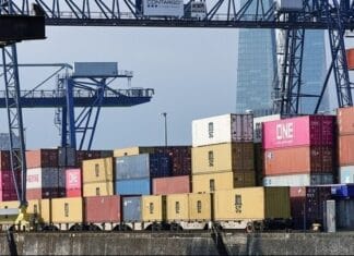 ΕΕ–ΗΠΑ: Το Ευρωπαϊκό Κοινοβούλιο δίνει το πράσινο φως στη νομοθεσία για τους δασμούς