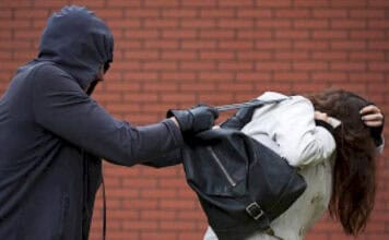 Συμβουλές από την ΕΛ.ΑΣ. σε περίπτωση αρπαγής τσάντας