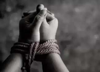 Ελλάδα 2025: Περισσότερα από 880 θύματα trafficking, ανάμεσά τους 108 παιδιά