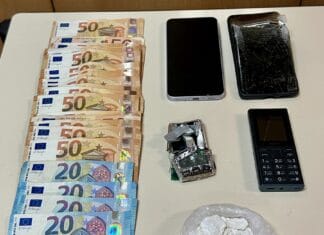 Ρέθυμνο: Χειροπέδες σε δύο άτομα για διακίνηση κοκαΐνης – Τους «μπλόκαραν» μετά από αλισβερίσι