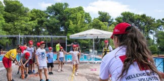 Ο Ε.Ε.Σ. ενημέρωσε 200 παιδιά της κατασκήνωσης του Δήμου Αθηναίων για την ασφαλή κολύμβηση (βίντεο)