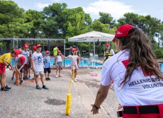 Ο Ε.Ε.Σ. ενημέρωσε 200 παιδιά της κατασκήνωσης του Δήμου Αθηναίων για την ασφαλή κολύμβηση (βίντεο)