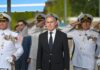 Απονομή πτυχίων από τον Θανάση Δαβάκη στην Ορκωμοσία Νέων Κελευστών και Λοχιών στη ΣΜΥΝ