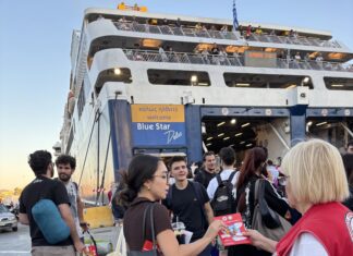 Ο Ε.Ε.Σ. διοργάνωσε δράση ενημέρωσης των χιλιάδων εκδρομέων για την ασφαλή κολύμβηση στο λιμάνι του Πειραιά (βίντεο)