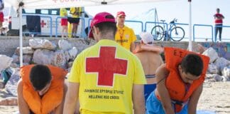 Ο Ε.Ε.Σ. διοργάνωσε με επιτυχία μεγάλη δράση ενημέρωσης για την ασφάλεια στο νερό στο Π. Φάληρο (βίντεο)