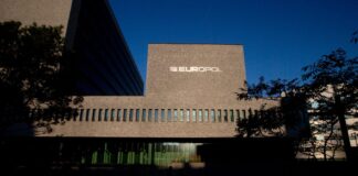 Europol: Ελληνική επιχείρηση εξάρθρωσε κύκλωμα διακίνησης μεταναστών – Επτά συλλήψεις σε τρεις χώρες