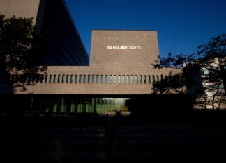 Europol: Ελληνική επιχείρηση εξάρθρωσε κύκλωμα διακίνησης μεταναστών – Επτά συλλήψεις σε τρεις χώρες