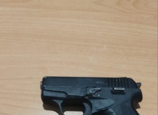 Ηράκλειο: Αναστάτωση σε μαγαζί από 20χρονο με πιστόλι – Συνελήφθη και ο 25χρονος φίλος του που προσπάθησε να κρύψει το όπλο