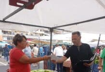 Αστυνομικοί της Υποδιεύθυνσης Δίωξης και Εξιχνίασης Εγκλημάτων Καστοριάς σε ενημερωτική δράση