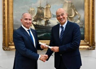 Παρουσία Ν. Δένδια στην τελετή απονομής της ιδιότητας του Εφέδρου Αξιωματικού και του βαθμού Πλωτάρχη ε.τ. στον εφοπλιστή Β. Πατέρα