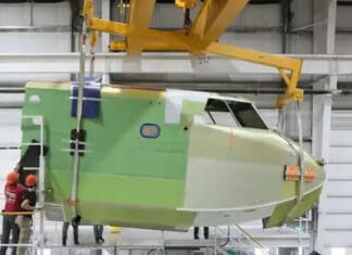 Νέα εποχή στην αεροπυρόσβεση: Με την ελληνική σημαία στο κύτος «χτίζεται» στον Καναδά το πρώτο DHC-515 (βίντεο)