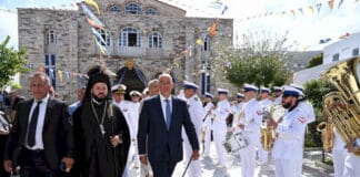Παρουσία Ν. Δένδια στον εορτασμό της Κοίμησης της Θεοτόκου στο Ιερό Προσκύνημα Παναγίας Εκατονταπυλιανής Πάρου