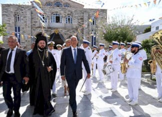 Παρουσία Ν. Δένδια στον εορτασμό της Κοίμησης της Θεοτόκου στο Ιερό Προσκύνημα Παναγίας Εκατονταπυλιανής Πάρου