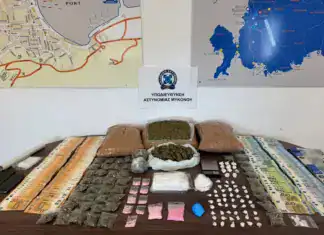 Μύκονος: Χειροπέδες σε δύο 23χρονους που πουλούσαν κοκαΐνη και κάνναβη – Κατασχέθηκαν πάνω από 21.000 ευρώ (βίντεο)