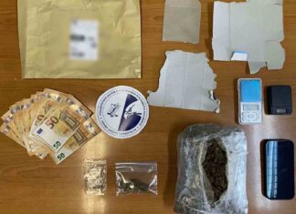 «Παγίδα» της ΕΛ.ΑΣ. στη Μάνη: Συνελήφθη 27χρονος που παρέλαβε δέμα με μισό κιλό κάνναβη