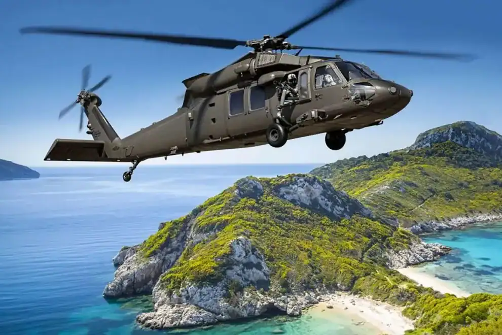 AEROPORIA-STRATOU-BLACK-HAWK-990x660