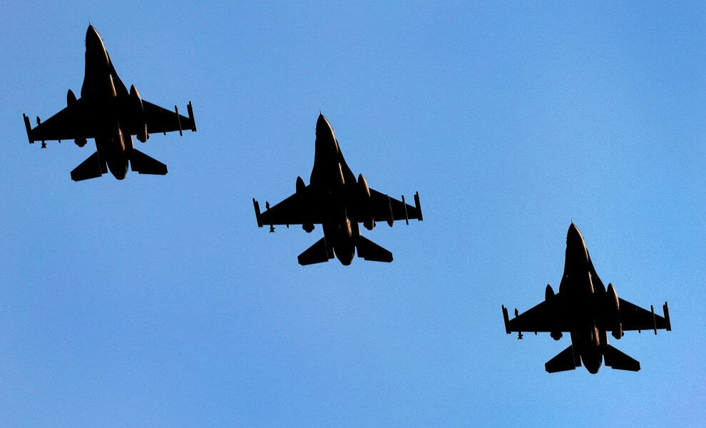 -crisis-f16