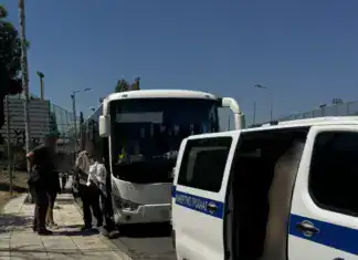 Βίντεο-σοκ στο TikTok «έκαψε» οδηγό λεωφορείου: Παράνομη αναστροφή πάνω σε διπλή διαγράμμιση στη Λεωφόρο Αθηνών – Σουνίου