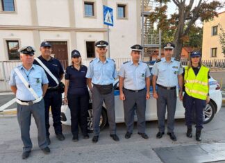 Ενημερωτικά Φυλλάδια σε μαθητές Δημοτικών Σχολείων από αστυνομικούς της Γενικής Περιφερειακής Δ/νσης Δυτ. Μακεδονίας