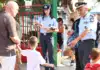 Ενημερωτικά φυλλάδια διένειμαν αστυνομικοί σε γονείς και μαθητές δημοτικών σχολείων στα Ιόνια Νησιά με την έναρξη της νέας σχολικής περιόδου