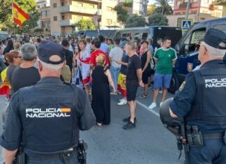 Η ισπανική δικαιοσύνη ξεκίνησε έρευνα για τη μαζική εισροή μεταναστών στη Θέουτα