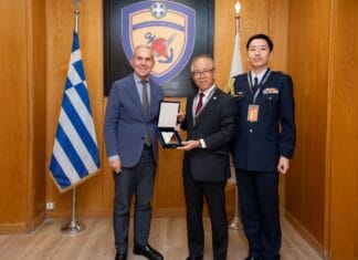 Αποχαιρετιστήρια συνάντηση του ΥΦΕΘΑ Θανάση Δαβάκη με τον Πρέσβη της Ιαπωνίας Koichi Ito