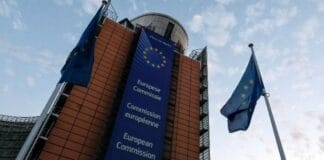 Κομισιόν για δηλώσεις Τραμπ ότι εξετάζει μείωση των εξαγωγών ντίζελ – Ανησυχία και διαβουλεύσεις με την αμερικανική πλευρά