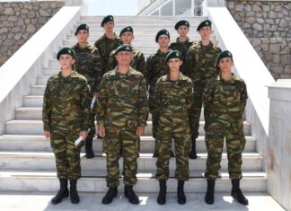 Ιστορική στιγμή στις Ειδικές Δυνάμεις: Εννέα γυναίκες κατέκτησαν τον πράσινο μπερέ