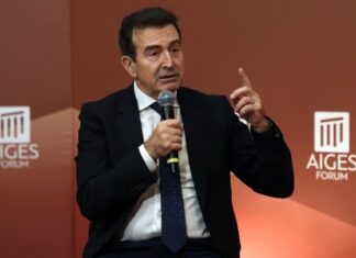 Η πολιτική έχει αξία όταν υπηρετεί το συμφέρον της κοινωνίας, τόνισε ο Μ. Χρυσοχοΐδης στο συνέδριο των Αιγών