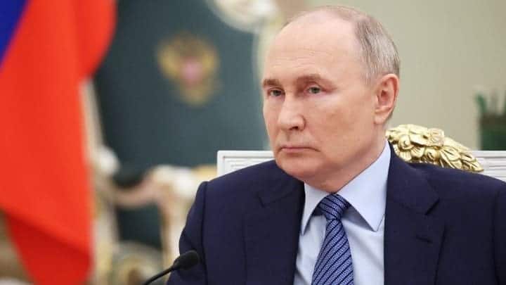 w04-191344Putin28448548
